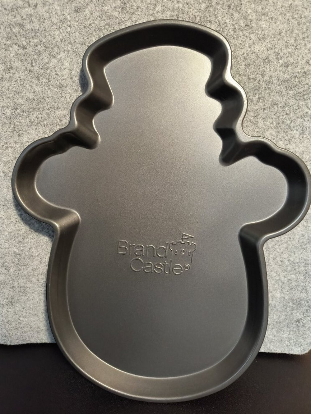 Brand Castle Snowman Shaped Baking Pan 10.5" x 14.5" Holiday Cake Pan